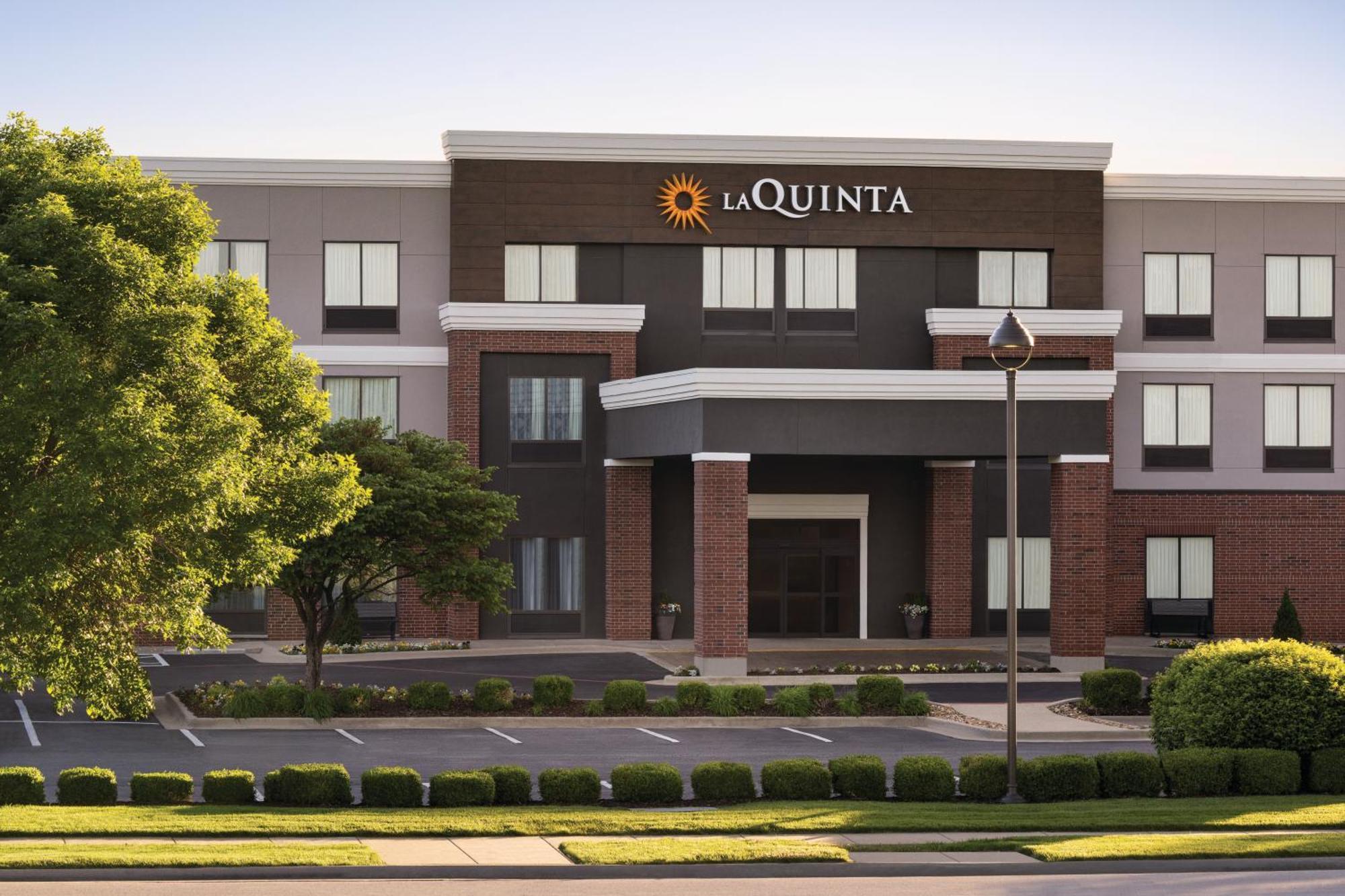 La Quinta By Wyndham Springfield Airport Plaza Hotel Buitenkant foto