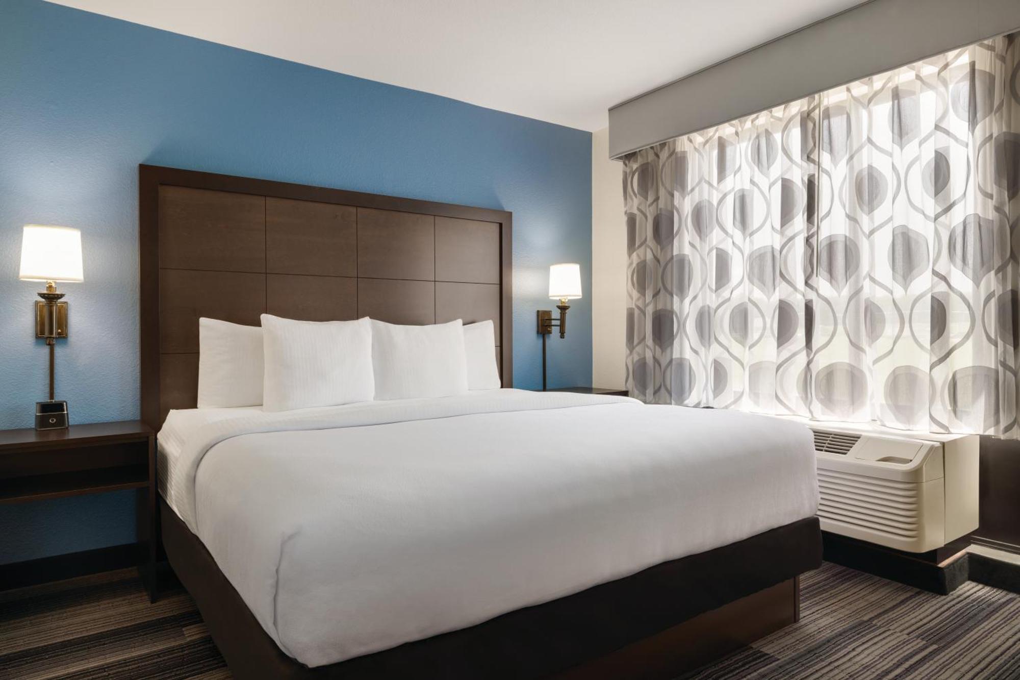La Quinta By Wyndham Springfield Airport Plaza Hotel Buitenkant foto