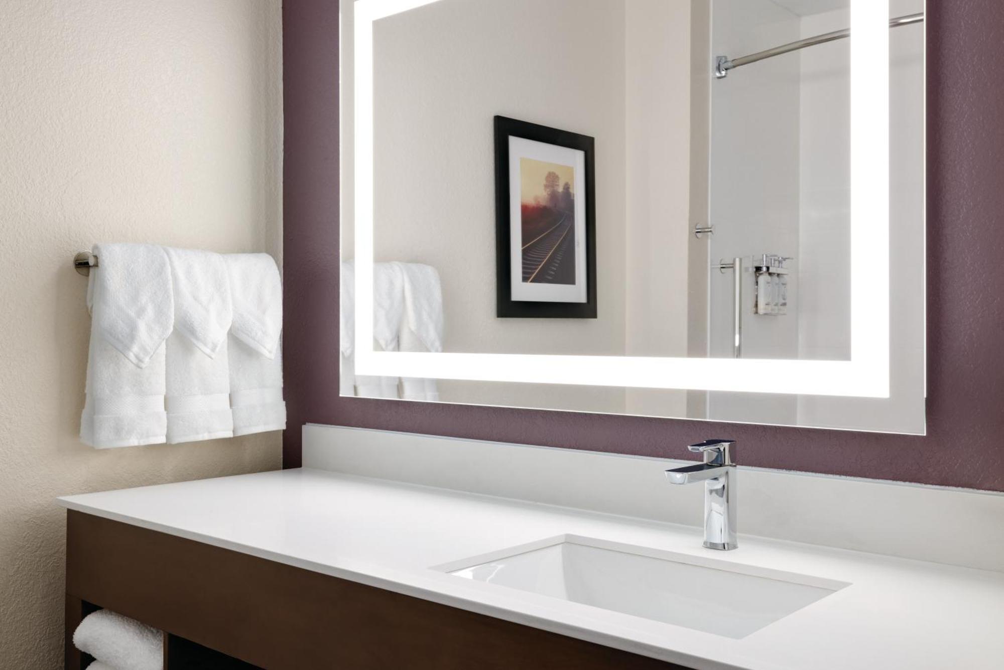 La Quinta By Wyndham Springfield Airport Plaza Hotel Buitenkant foto