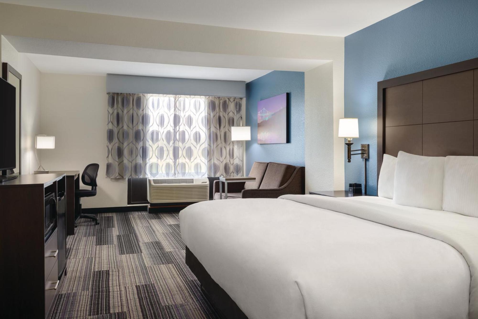 La Quinta By Wyndham Springfield Airport Plaza Hotel Buitenkant foto