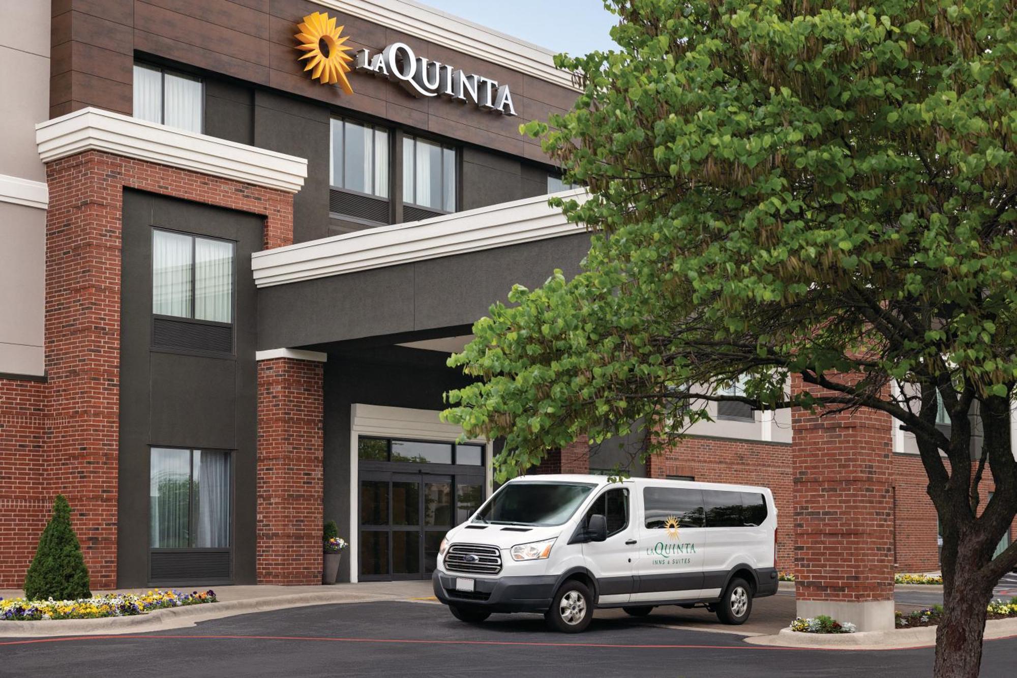 La Quinta By Wyndham Springfield Airport Plaza Hotel Buitenkant foto