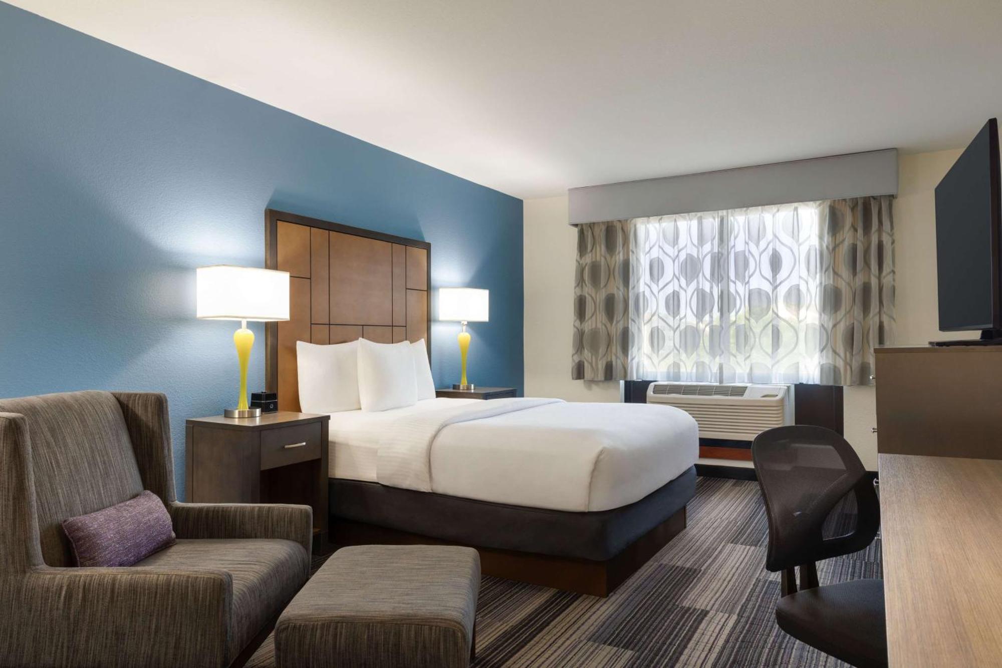 La Quinta By Wyndham Springfield Airport Plaza Hotel Buitenkant foto