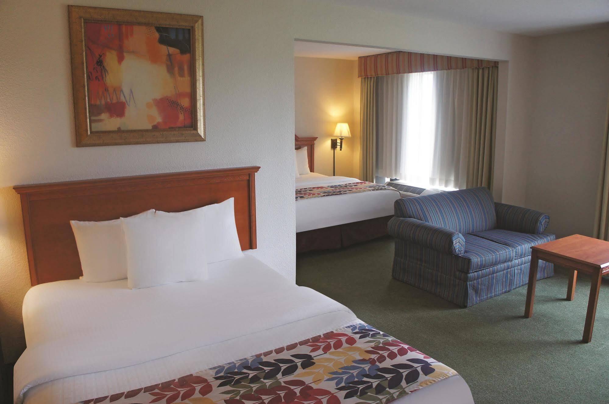 La Quinta By Wyndham Springfield Airport Plaza Hotel Buitenkant foto